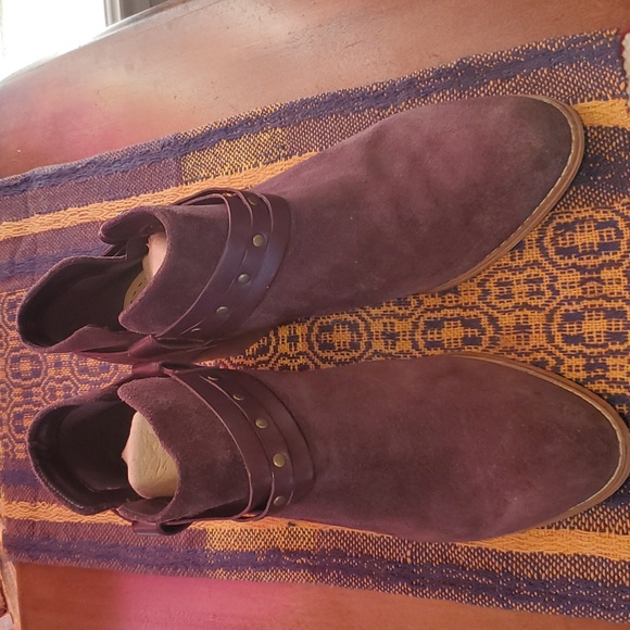 CLARKS Somerset Breccan Purple Suede Studded Ankle Strap Booties Size 9 🍇🍇 - Picture 5 of 6